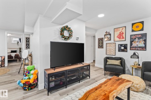 11420 112 Avenue, Edmonton, AB - Indoor