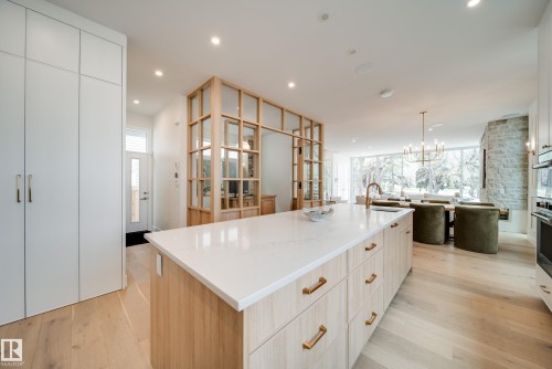 9651 96A Street, Edmonton, AB - Indoor