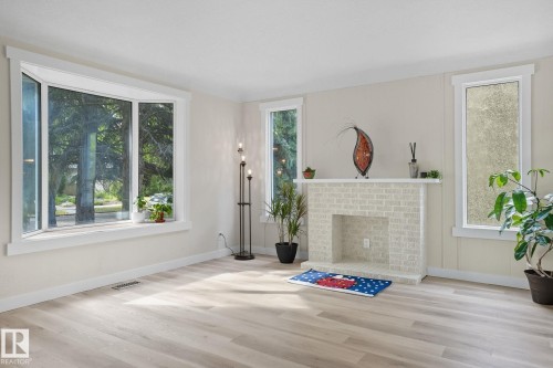 11222 71 Avenue, Edmonton, AB - Indoor Photo Showing Other Room