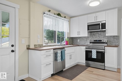 11222 71 Avenue, Edmonton, AB - Indoor Photo Showing Kitchen