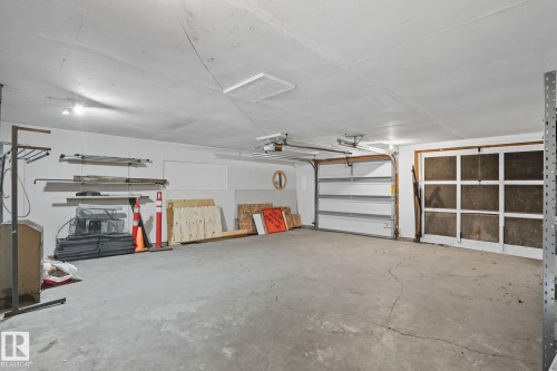 11222 71 Avenue, Edmonton, AB - Indoor Photo Showing Garage