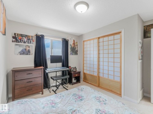 20115 46 Avenue, Edmonton, AB - Indoor Photo Showing Bedroom