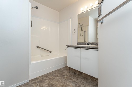 66 13320 124 Street Nw, Edmonton, AB - Indoor Photo Showing Bathroom