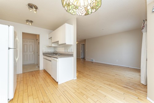 66 13320 124 Street Nw, Edmonton, AB - Indoor Photo Showing Kitchen