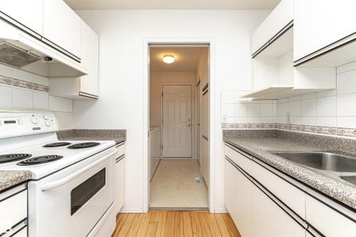 66 13320 124 Street Nw, Edmonton, AB - Indoor Photo Showing Kitchen