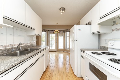 66 13320 124 Street Nw, Edmonton, AB - Indoor Photo Showing Kitchen With Double Sink