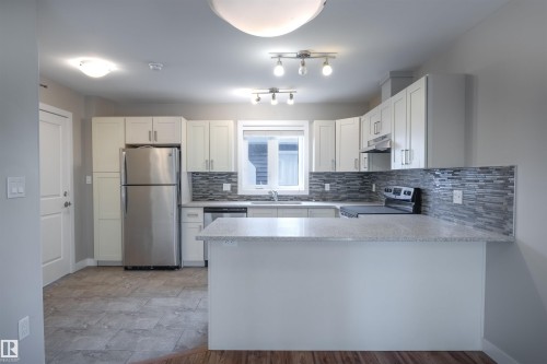10204 113 Avenue, Edmonton, AB - Indoor Photo Showing Kitchen