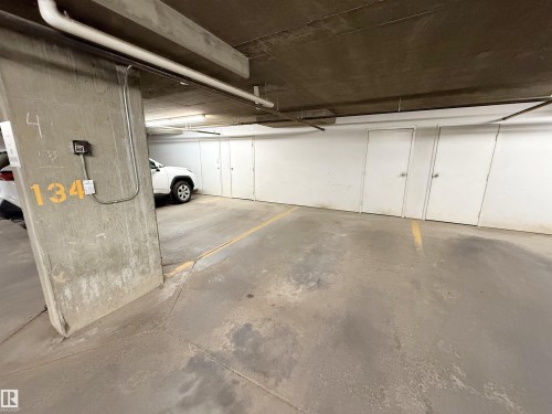 101 11803 22 Avenue, Edmonton, AB - Indoor Photo Showing Garage