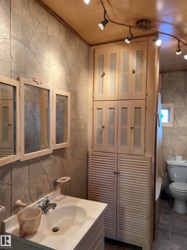 5208 51St Street, Strome, AB - Indoor Photo Showing Bathroom