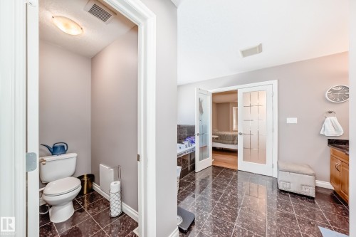 13608 160 Avenue, Edmonton, AB - Indoor Photo Showing Bathroom