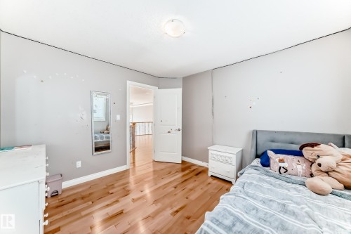 13608 160 Avenue, Edmonton, AB - Indoor Photo Showing Bedroom