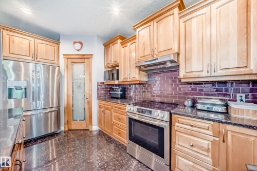 13608 160 Avenue, Edmonton, AB - Indoor Photo Showing Kitchen