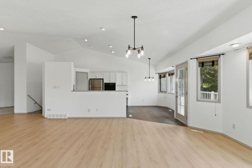 9971 178 Avenue, Edmonton, AB - Indoor Photo Showing Kitchen