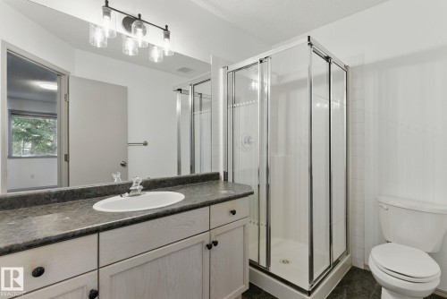 9971 178 Avenue, Edmonton, AB - Indoor Photo Showing Bathroom