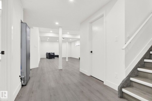 3118 Kostash Green, Edmonton, AB - Indoor Photo Showing Other Room