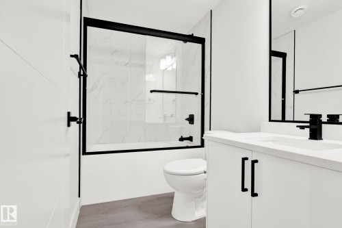 3118 Kostash Green, Edmonton, AB - Indoor Photo Showing Bathroom