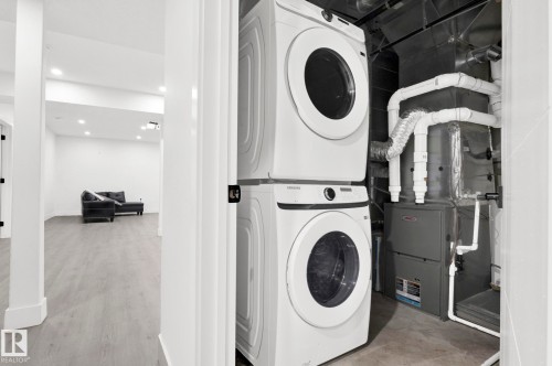 3118 Kostash Green, Edmonton, AB - Indoor Photo Showing Laundry Room