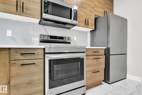 3118 Kostash Green, Edmonton, AB - Indoor Photo Showing Kitchen With Stainless Steel Kitchen