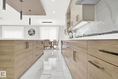 3118 Kostash Green, Edmonton, AB - Indoor Photo Showing Other Room