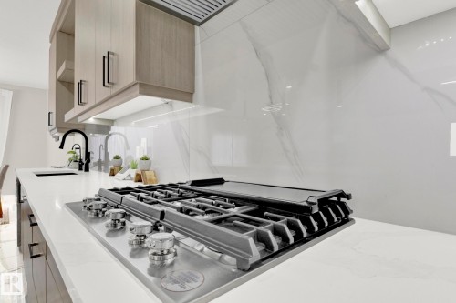 3118 Kostash Green, Edmonton, AB - Indoor Photo Showing Kitchen