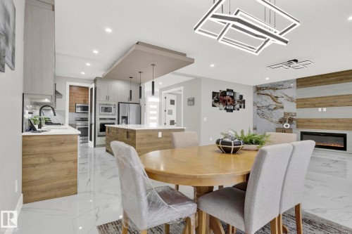 3118 Kostash Green, Edmonton, AB - Indoor Photo Showing Dining Room