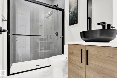 3118 Kostash Green, Edmonton, AB - Indoor Photo Showing Bathroom