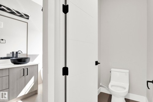 3118 Kostash Green, Edmonton, AB - Indoor Photo Showing Bathroom