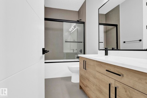 3118 Kostash Green, Edmonton, AB - Indoor Photo Showing Bathroom