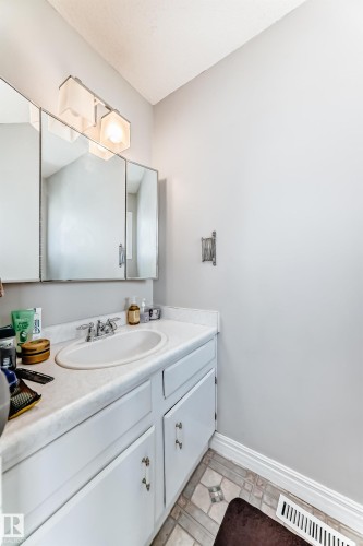17005 100 Street, Edmonton, AB - Indoor Photo Showing Bathroom