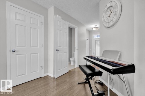 745 Eagleson Crescent, Edmonton, AB - Indoor