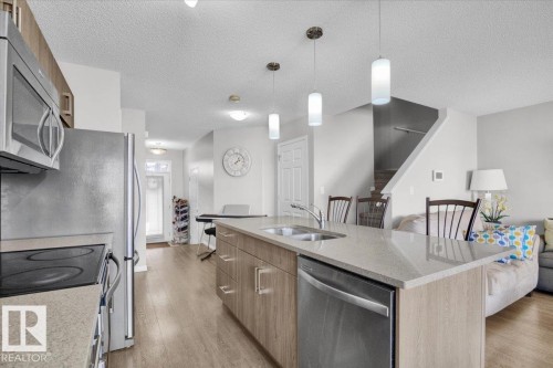 745 Eagleson Crescent, Edmonton, AB - Indoor Photo Showing Kitchen With Double Sink With Upgraded Kitchen