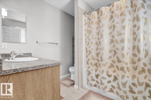 745 Eagleson Crescent, Edmonton, AB - Indoor Photo Showing Bathroom