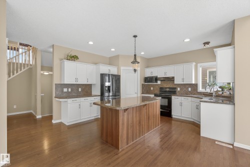 1212 82 Street, Edmonton, AB - Indoor Photo Showing Kitchen With Upgraded Kitchen