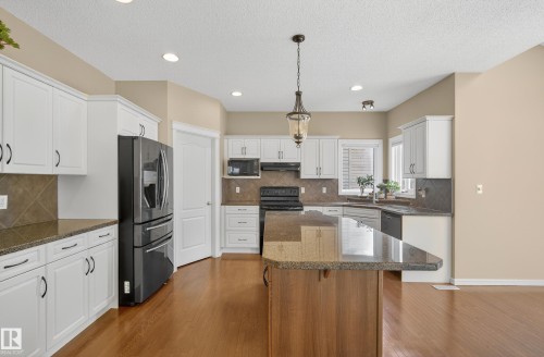 1212 82 Street, Edmonton, AB - Indoor Photo Showing Kitchen With Upgraded Kitchen