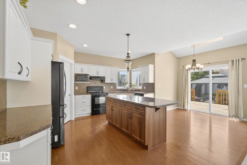 1212 82 Street, Edmonton, AB - Indoor Photo Showing Kitchen With Upgraded Kitchen