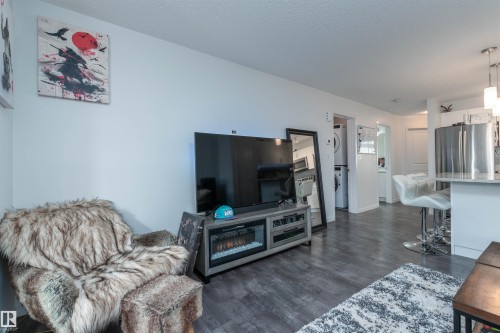 46 3305 Orchards Link Link, Edmonton, AB - Indoor Photo Showing Living Room