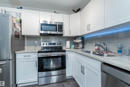 46 3305 Orchards Link Link, Edmonton, AB - Indoor Photo Showing Kitchen With Double Sink