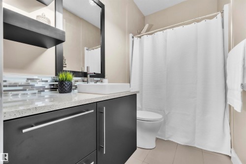 4727 Woolsey Common, Edmonton, AB - Indoor Photo Showing Bathroom