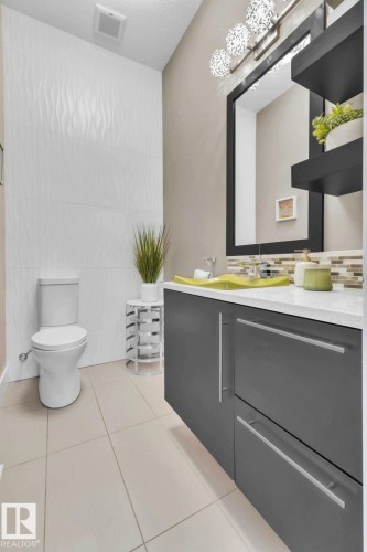 4727 Woolsey Common, Edmonton, AB - Indoor Photo Showing Bathroom