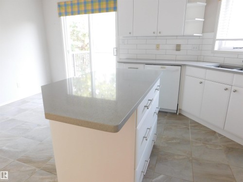 26 1295 Carter Crest Road, Edmonton, AB - Indoor Photo Showing Kitchen