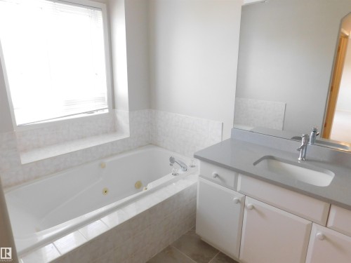 26 1295 Carter Crest Road, Edmonton, AB - Indoor Photo Showing Bathroom