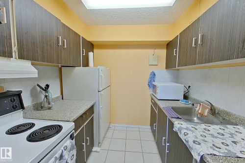 80 8745 165 Street, Edmonton, AB - Indoor Photo Showing Kitchen