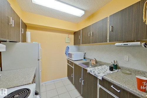 80 8745 165 Street, Edmonton, AB - Indoor Photo Showing Kitchen