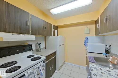 80 8745 165 Street, Edmonton, AB - Indoor Photo Showing Kitchen