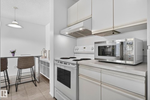 414 4220 139 Avenue, Edmonton, AB - Indoor Photo Showing Kitchen