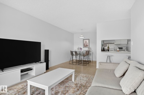 414 4220 139 Avenue, Edmonton, AB - Indoor Photo Showing Living Room