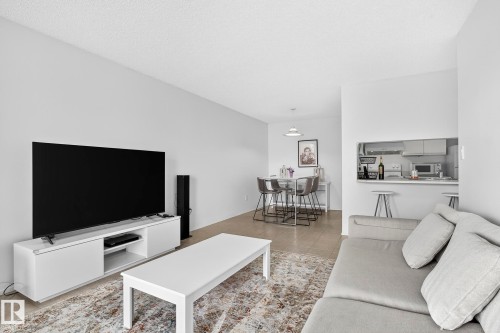 414 4220 139 Avenue, Edmonton, AB - Indoor Photo Showing Living Room