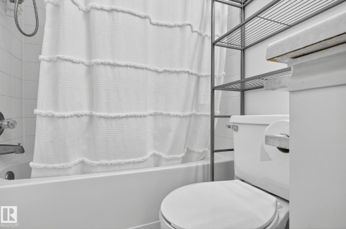 414 4220 139 Avenue, Edmonton, AB - Indoor Photo Showing Bathroom