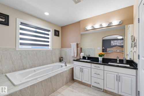 6026 164A Avenue, Edmonton, AB - Indoor Photo Showing Bathroom