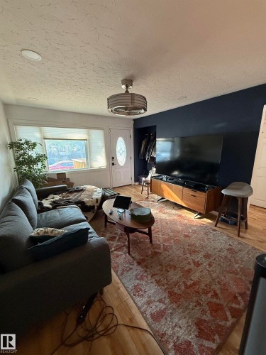 12131 65 Street, Edmonton, AB - Indoor Photo Showing Living Room